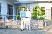同农民企业家符兴科先生（左）合影